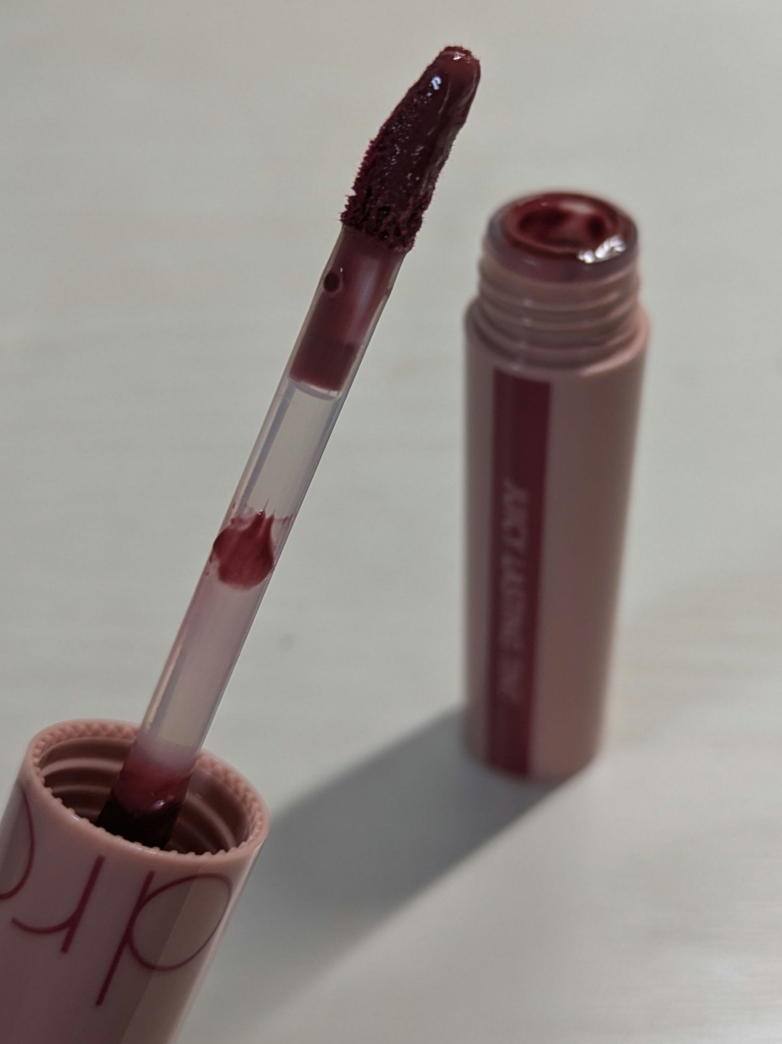 ジューシーラスティングティント/rom&nd/リップティントを使ったクチコミ（2枚目）