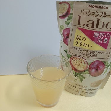 森永製菓さんから商品提供をいただきました

【パッションフルーツLaboパウダー】

「肌のうるおい」と「脂肪の消費」の2つの機能を持ち合わせる機能性表示食品

パウダータイプで
今回はお水でいただきま