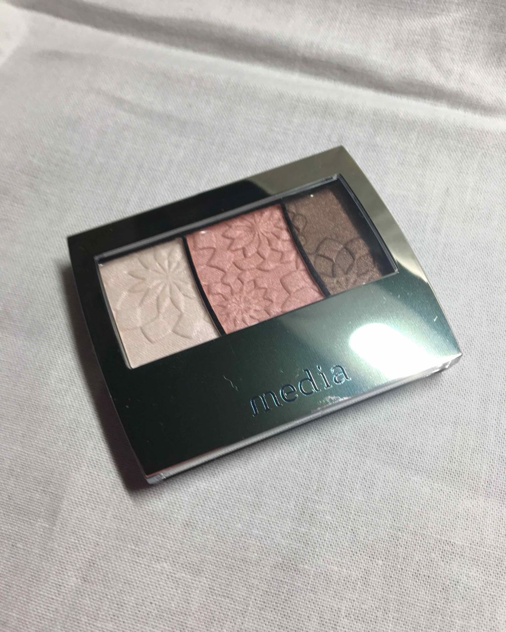 グラデカラーアイシャドウ/media/アイシャドウパレットを使ったクチコミ(1枚目)