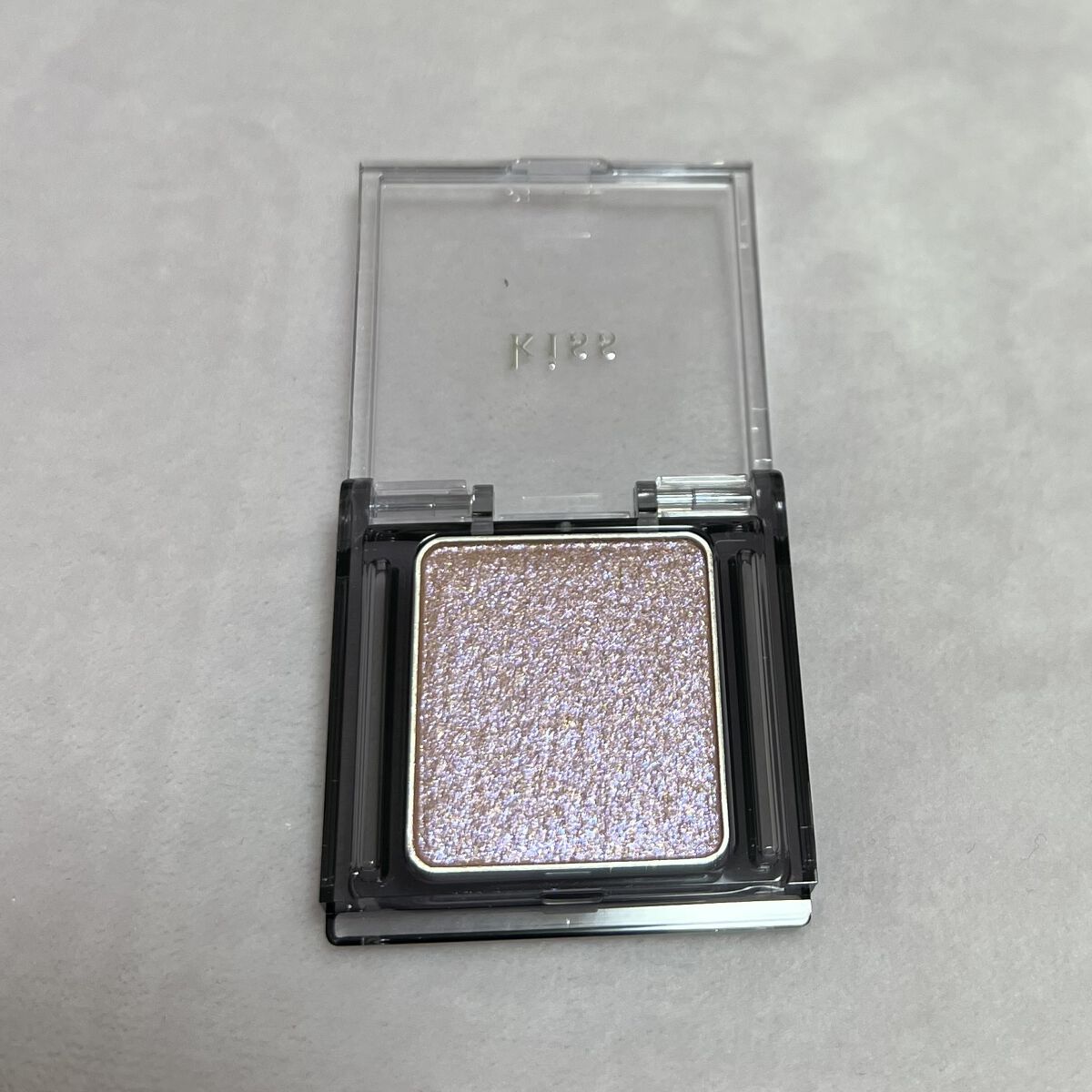  シアー グリッターアイズ  53 ドレスコード(DRESS CODE)/KiSS/単色アイシャドウを使ったクチコミ（1枚目）
