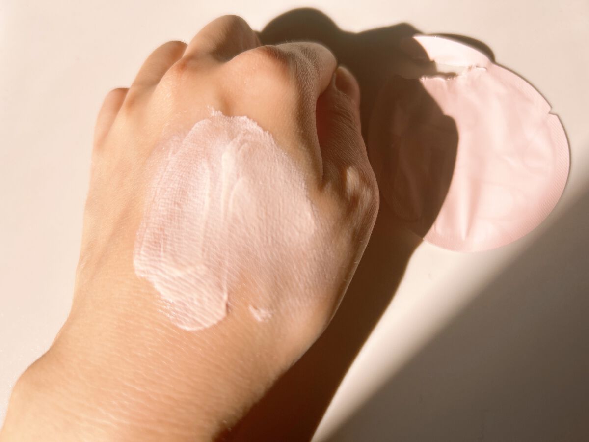 つーちゃん on LIPS 「肌がツヤツヤでトーンアップしまくり🩷ByURの化粧下地をサンプ..」(2枚目)