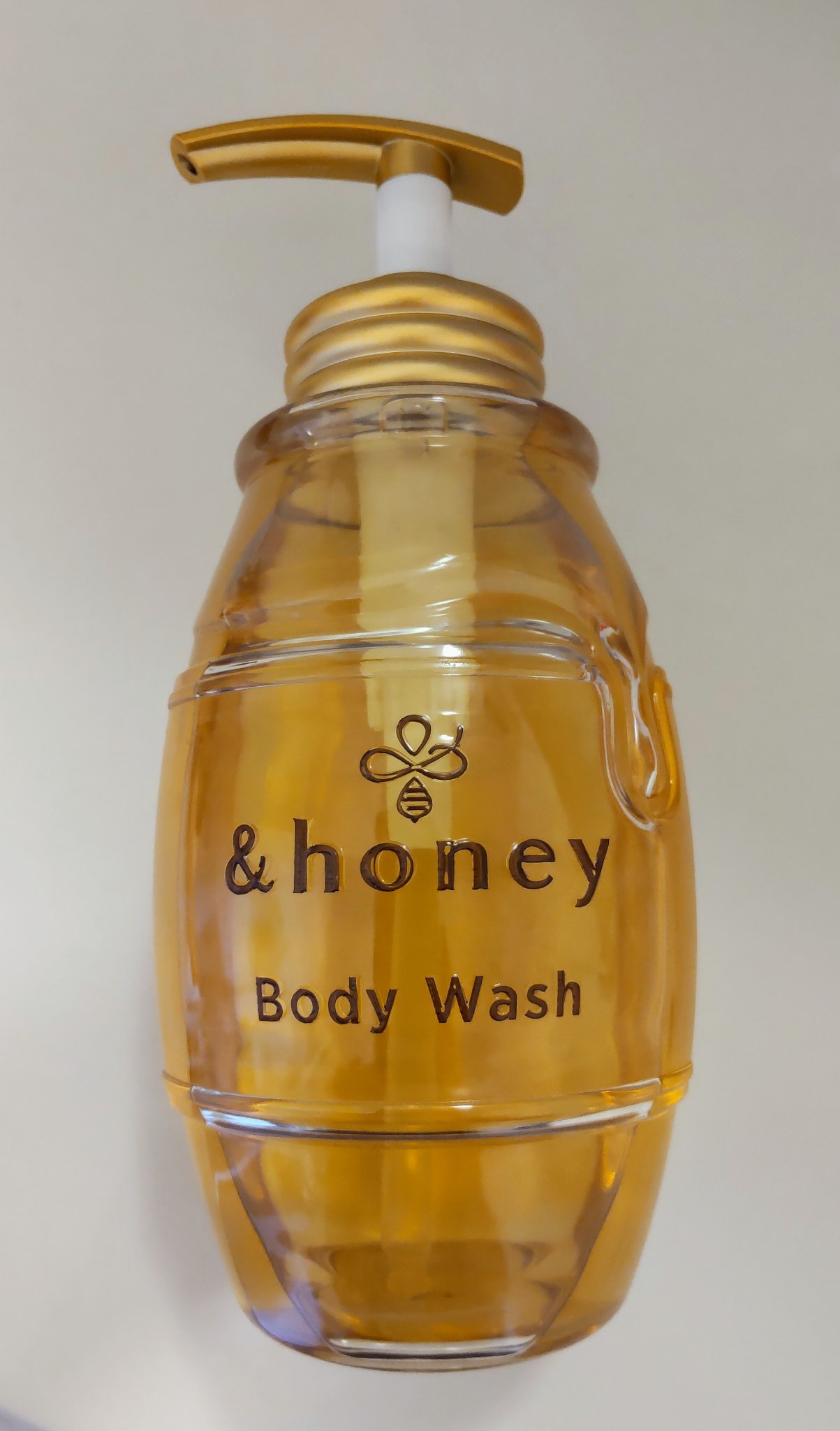 肌の汚れを落としながらハチミツのチカラでしっとり保湿するボディウォッシュ。

泡立ちが良く、甘い金木犀ハニーの香りに癒されます◎

お肌がしっとりとした仕上がりになるので、これから乾燥が気になる季節にピッタリです♪


&honey
ディー