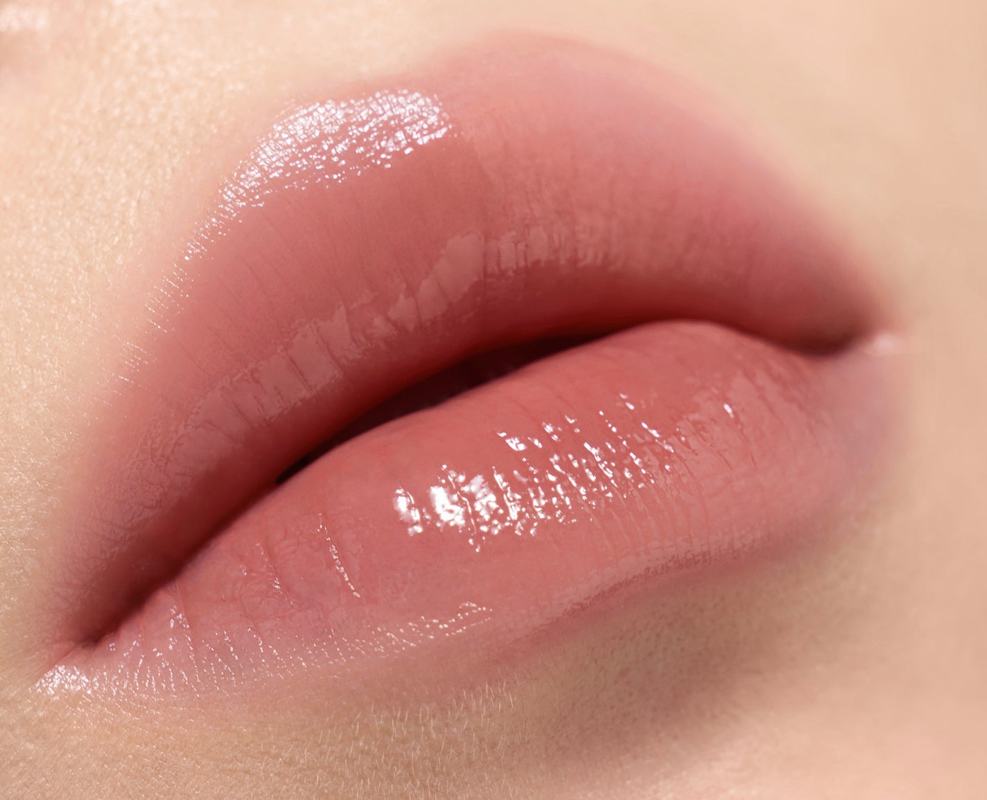 INTO Uから光沢リップが叶う『グロウイングリップスティック』が登場!の画像