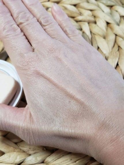 hiro on LIPS 「プレミアムパクトのスポンジは、従来のものより少し厚くすることで..」(4枚目)