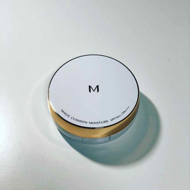 ミシャ M クッションファンデーション
モイスチャー  ナチュラルカラー
15g   ¥1,000(税抜)

 ツヤ感という点においては、P&Jのラトゥーエクラ下地と併用すると水光肌のようにつやんつやん