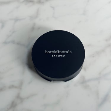 bareMinerals ベアプロ 16HR パウダー ファンデーションのクチコミ「
軽い仕上がりなのに高カバーが続く効果が期待できるファンデーション✨

色はフェア 15 ニュ.....」（2枚目）