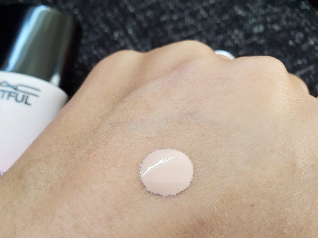 ライトフル Ｃ＋ティンティッド プライマーSPF45(PA++++)/M・A・C/化粧下地を使ったクチコミ（2枚目）