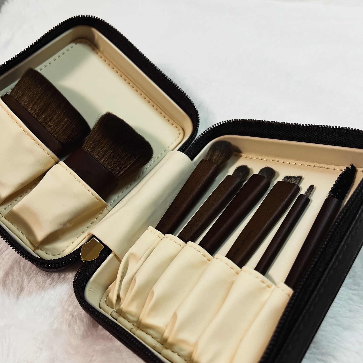 SIXPLUSコラボメイクブラシ 8本セット-UNIQUEシリーズ /SIXPLUS/メイクブラシを使ったクチコミ（1枚目）