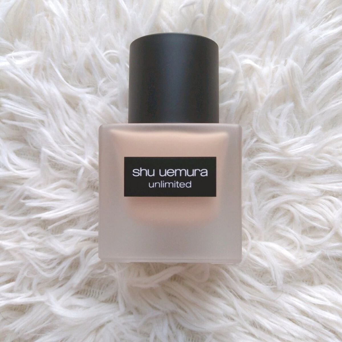 shu uemura アンリミテッド ラスティング フルイド
SPF24・PA+++
薄く、軽く、そして続く。あなたの個性を輝かせる、素肌美ファンデーション。どんな肌色にもマッチする、アジア人のためのカラー。ファンデーションを感じさせないほ