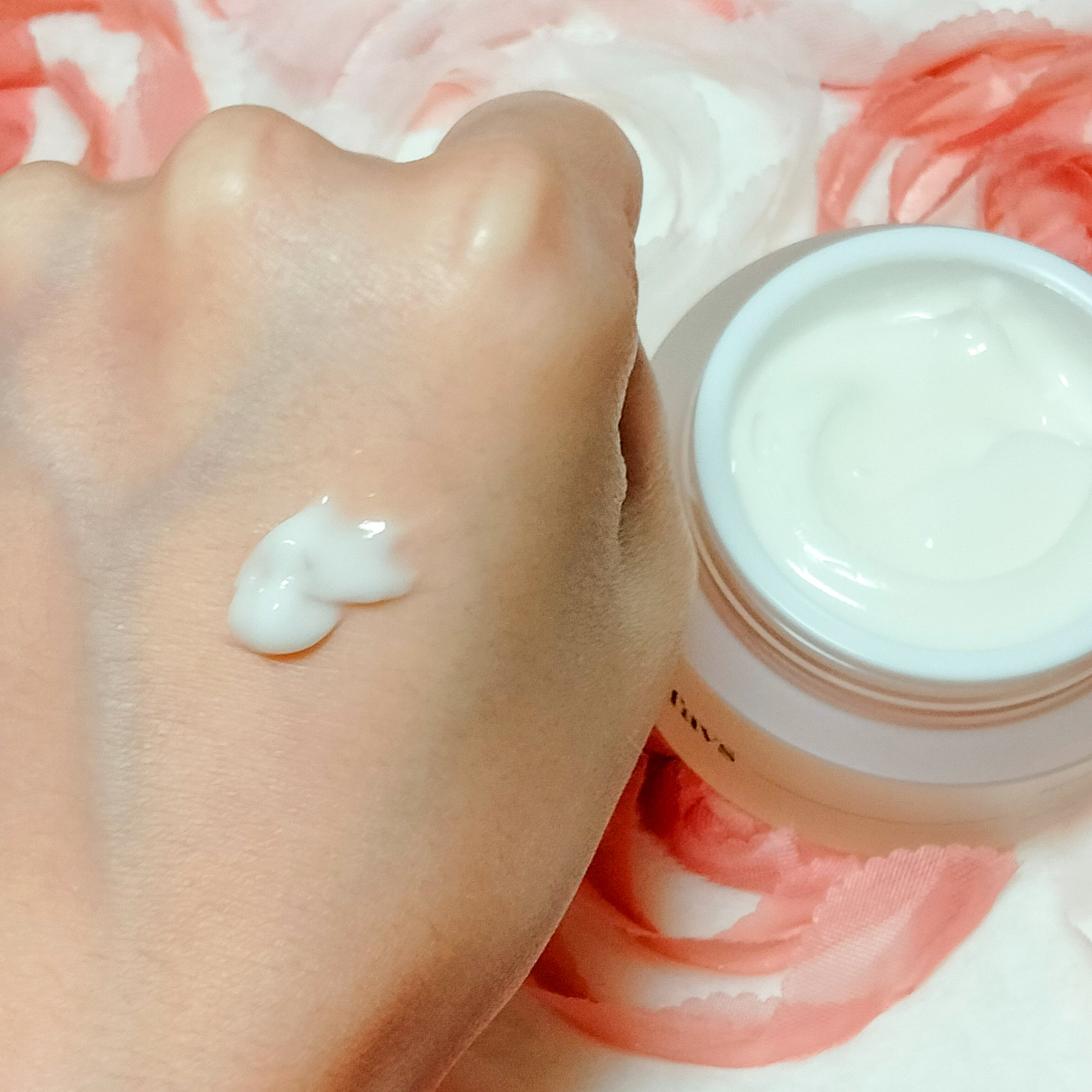 ペプチドハイドレーティングクリーム/favs/フェイスクリームを使ったクチコミ（2枚目）