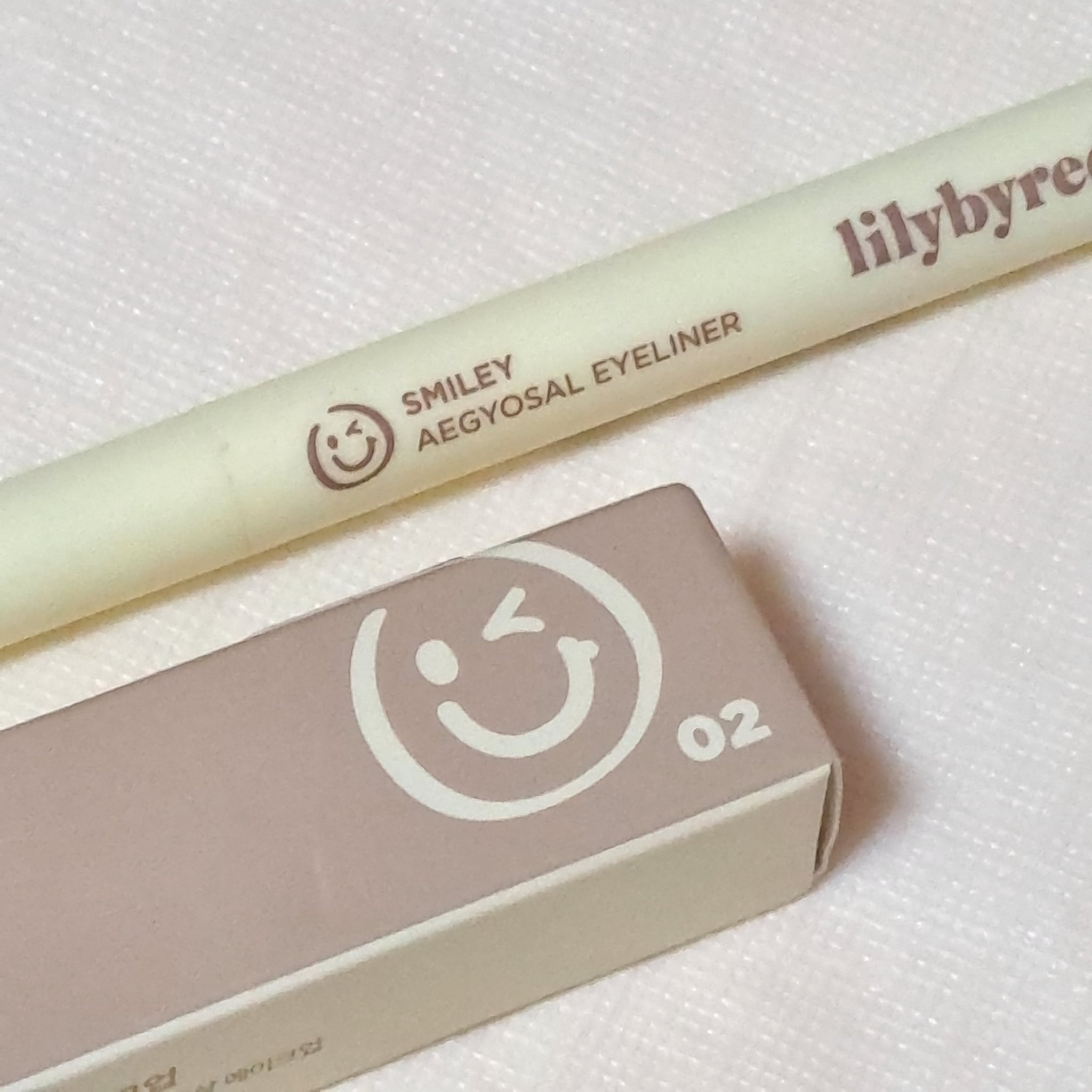 lilybyred スマイリー涙袋アイライナーのクチコミ「日本語の勉強のついでに、
使ったコスメのレビューなどを気軽に残したかったので☺️


lily.....」（3枚目）