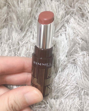 💄RIMMEL ラスティングフィニッシュクリーミィ　リップ CP101

こちらはツヤあるピンクブラウンという感じです。
確かにチョコレートだったら美味しそうな色感あります。
深みがあってかわいい💕

