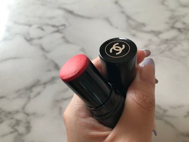 CHANEL レ ベージュ スティック ベル ミンのクチコミ「CHANELの練り？チーク🧏‍♀️

いつもは筆を使ってのチークを使ってたけど
持ち運ぶ時にポ.....」（3枚目）