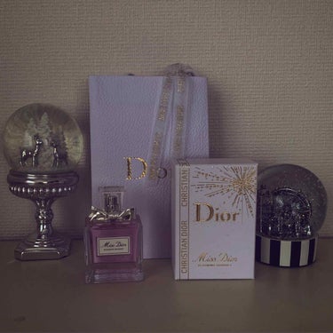 Dior
ミス ディオール ブルーミング ブーケオードゥ トワレ 💖
スプレー100㎖ 
本体価格：15,400円

香水の中でこれが一番好きでリピ買い💸
フレッシュフローラルの香り🥀
期間限定で100