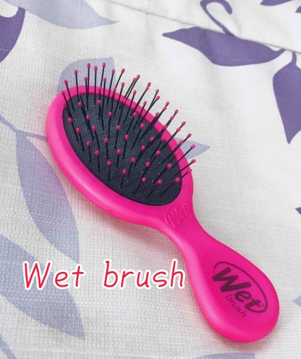 ウェットブラシ ウエットブラシ リルディタングラー パンチーピンクのクチコミ「この前購入したピンクのブラシ✨
シンプルで可愛い色合いのブラシで、一回髪をとくだけでサラサラ.....」(1枚目)