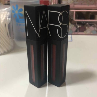 NARS
パワーマットリップピグメント
上が2772
下が2786    ですっ。

・発色よし
・落ちにくい
・少し唇がカサカサになる

NARS続きです。
見事にハマりました〜。
めっちゃいいコスメ