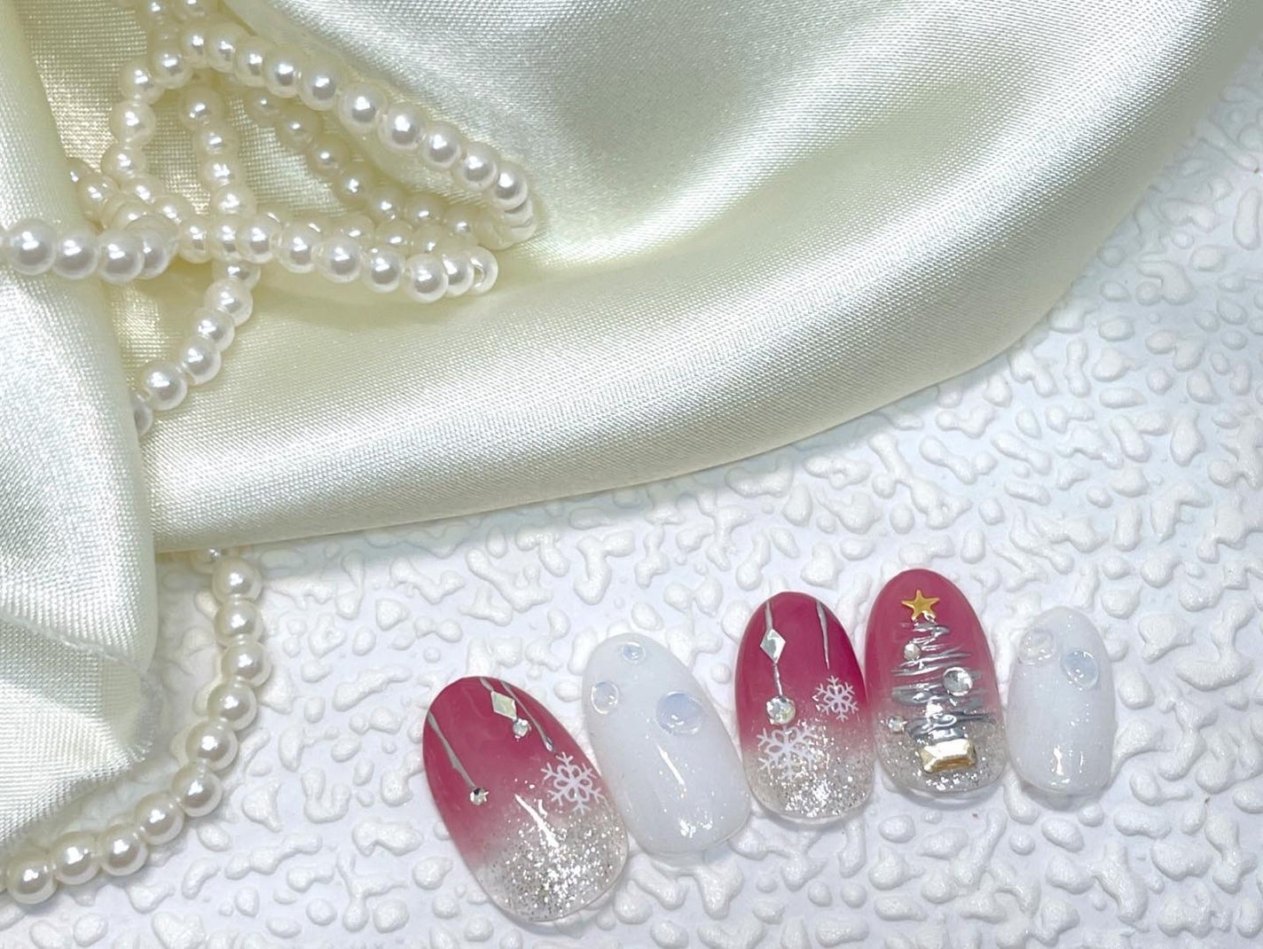 shino on LIPS 「クリスマスネイル🎄#冬先取りネイル集..」(4枚目)