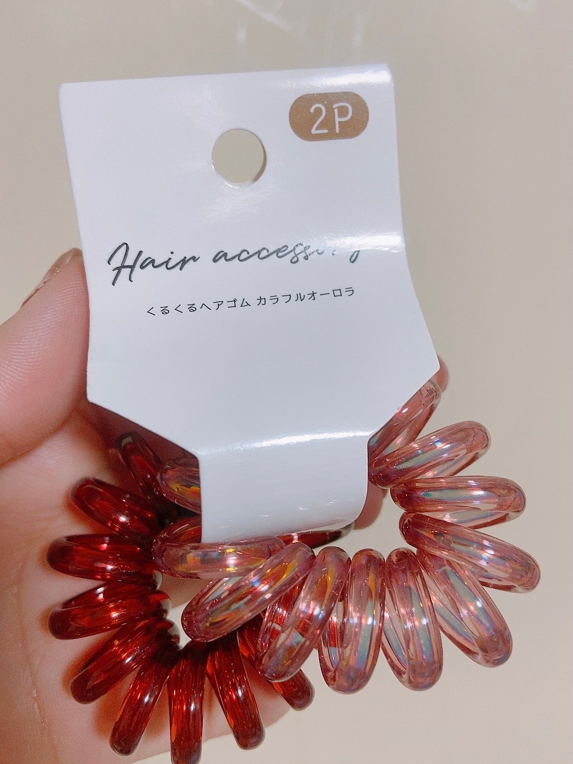 ハル on LIPS 「セリアにて購入しました。くるくるでオーロラがかわいいヘアゴム!..」(2枚目)