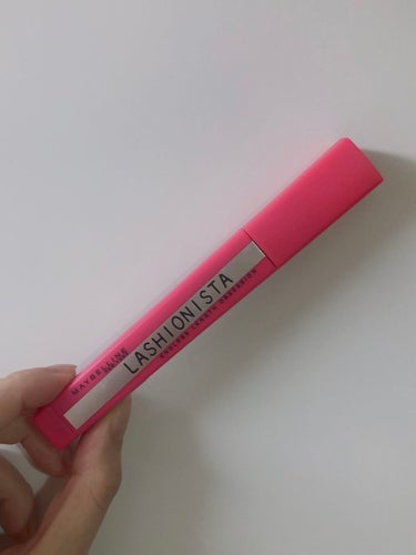 MAYBELLINE NEW YORK
ラッシュニスタ N　01ブラック

昔とても流行っていたことがありましたよね！
その時は使わず、最近になって初めて使用したのですが、とても気に入りました🌸

ダマ