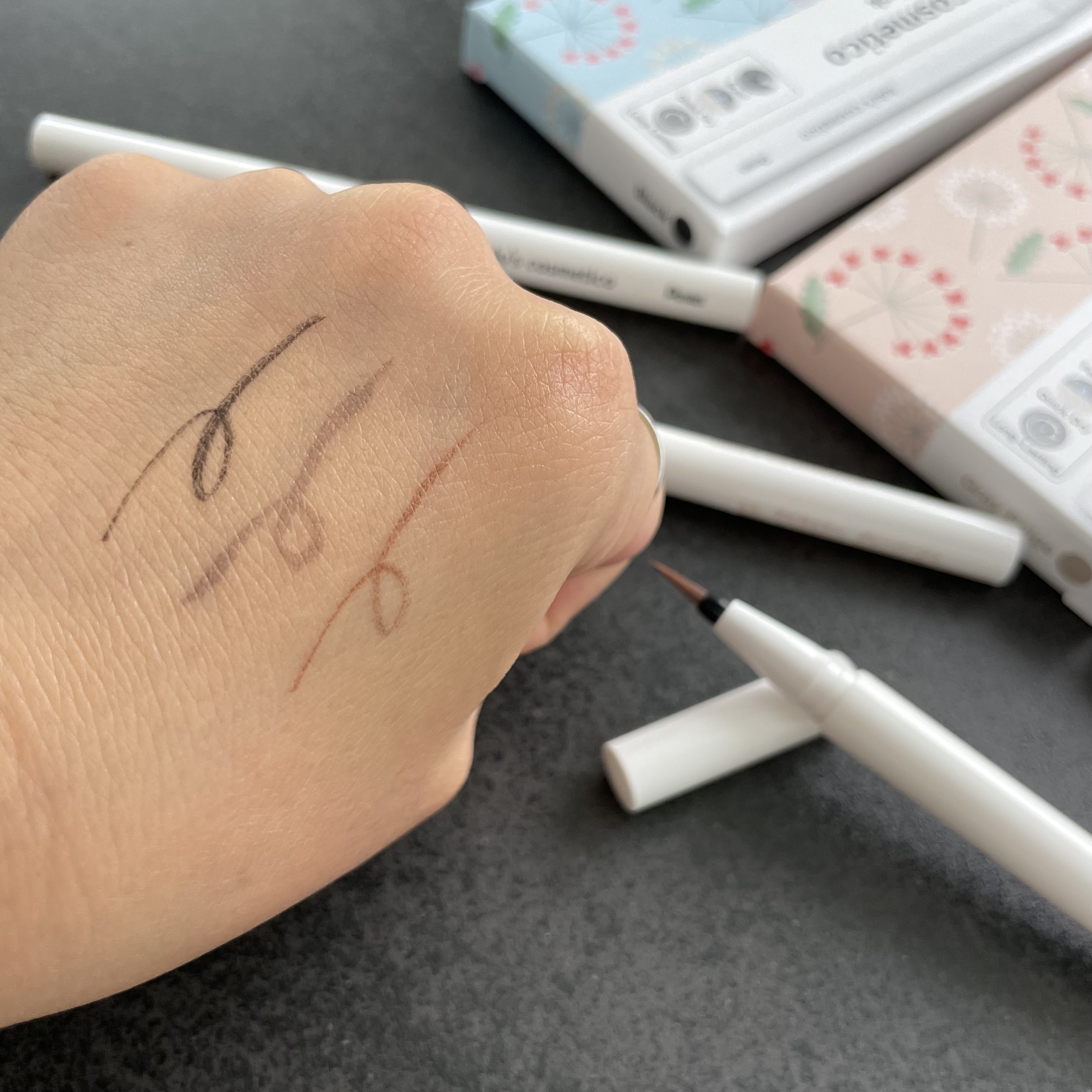 リキッドアイライナー/ルルズコスメティコ/リキッドアイライナーを使ったクチコミ（2枚目）