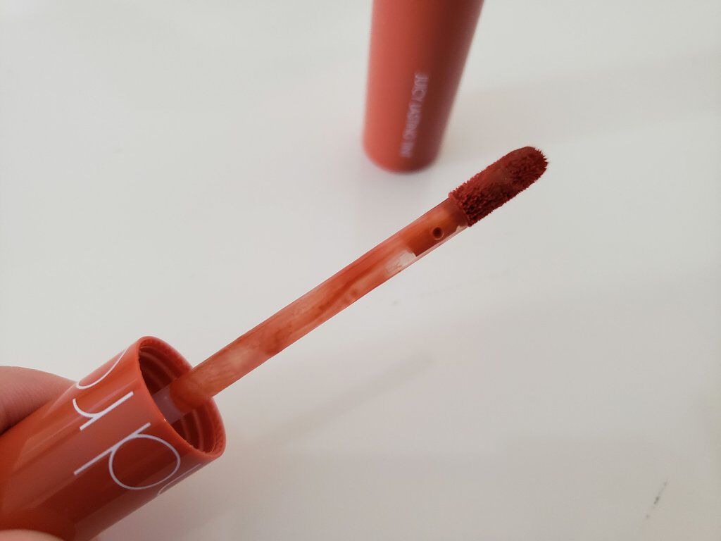 ジューシーラスティングティント/rom&nd/リップティントを使ったクチコミ（2枚目）