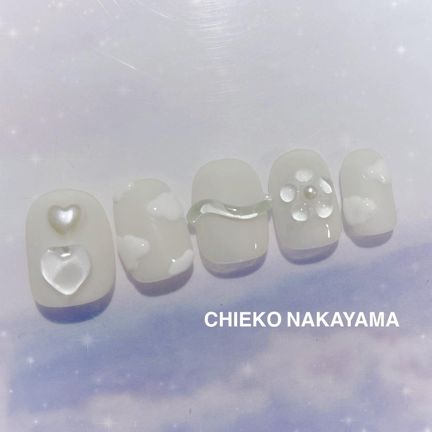 なかやまちえこ on LIPS 「White☁️365日ネイル128日め⠀⠀画像に入れ忘れました..」(1枚目)