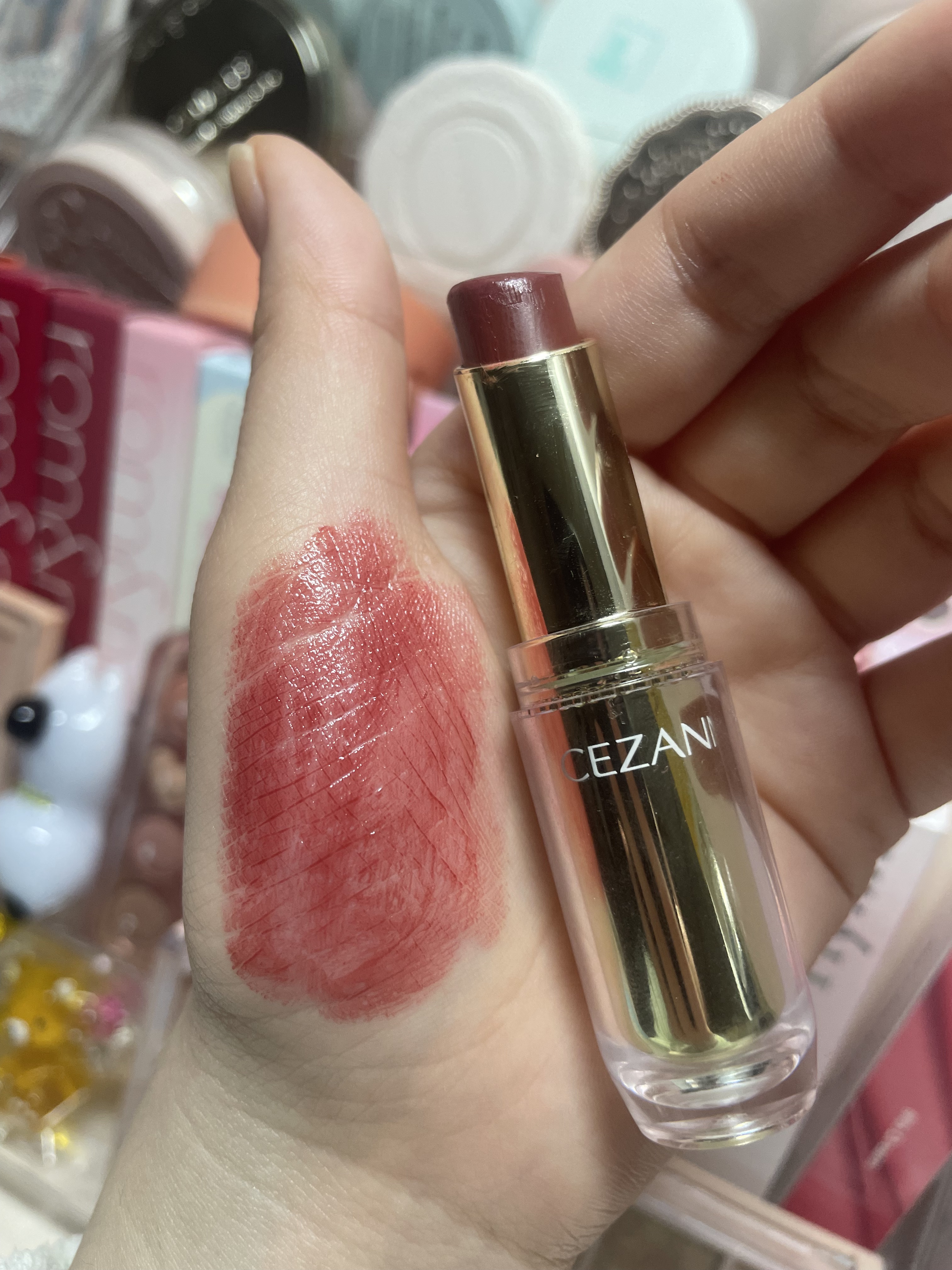 ラスティンググロスリップ/CEZANNE/口紅を使ったクチコミ（2枚目）