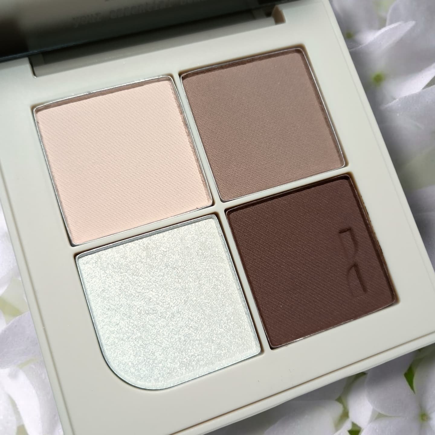 エッセンシャルアイパレット/nuegray/アイシャドウパレットを使ったクチコミ（3枚目）