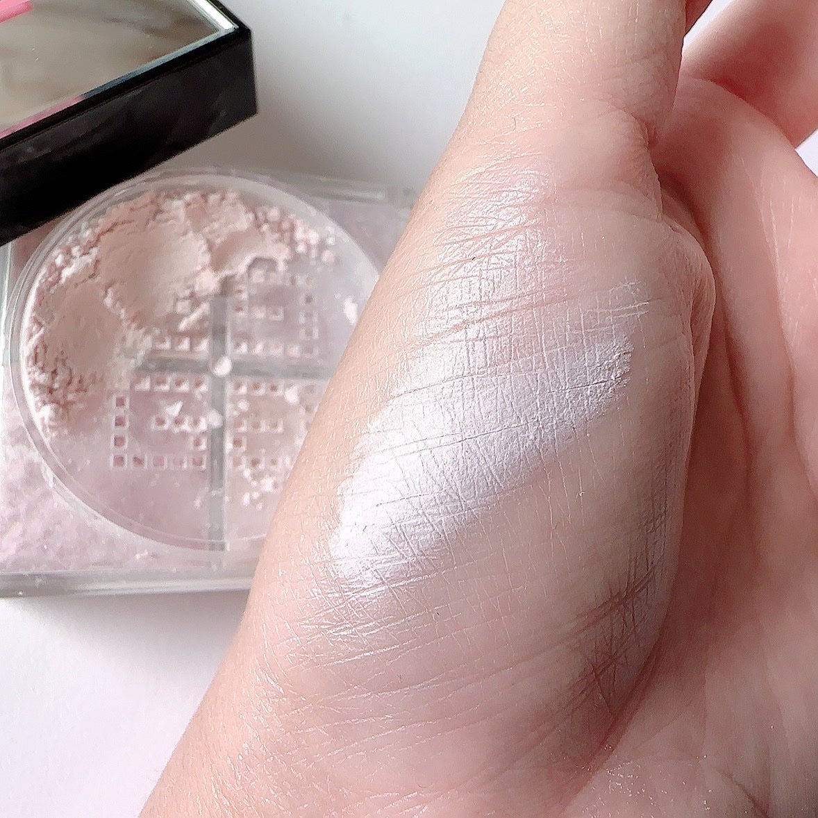 プリズム・リーブル/GIVENCHY/ルースパウダーを使ったクチコミ(5枚目)