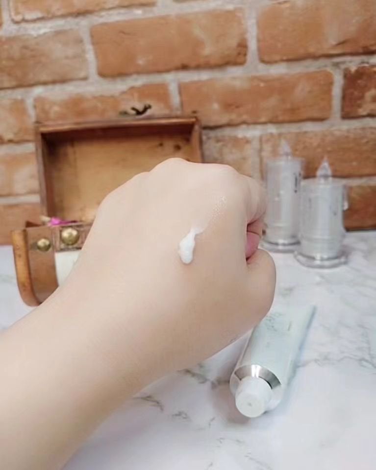 ソリッド パフューム ホワイトアプリコット/LUAFEE/練り香水を使ったクチコミ(2枚目)