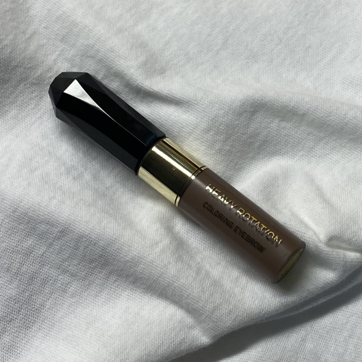 黒髪さんにおすすめ🖤

こんにちは🌞

今日は黒髪にぴったりな眉マスカラを見つけたので紹介していこうと思います！！

それではスタート📢

ヘビーローテーション
カラーリングアイブロウ
08 アッシュグレー

メイクの中で大事なのは眉