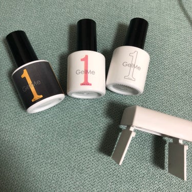 Gel Me１スターターキット

おうちで簡単セルフネイル💅🏼

LOFTで購入しました！

・剥せるベース
・トップコート
・カラージェル
・ライト
で、8000円くらいだったと思います！

私の爪に