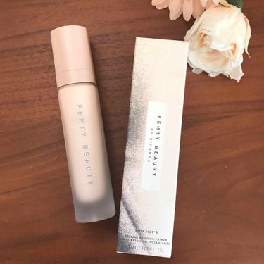 Fenty beauty 

化粧下地です🦋

口コミが良かったので
夏頃アメリカで購入しました☺️

ほんのりピンク色ですが
肌に伸ばすと色は消え
ブライトアップ効果は無いと思います。

マットな仕上