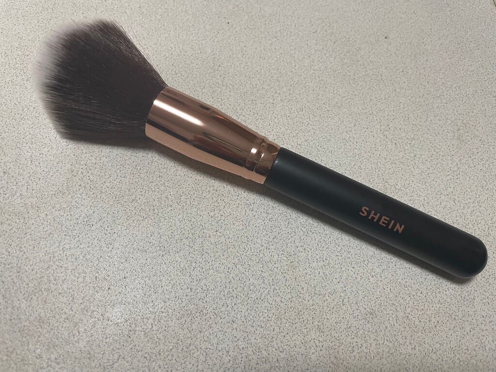 ももも on LIPS 「【使った商品】SHEIN 無料プレゼントのブラシ【商品の特徴】..」(2枚目)