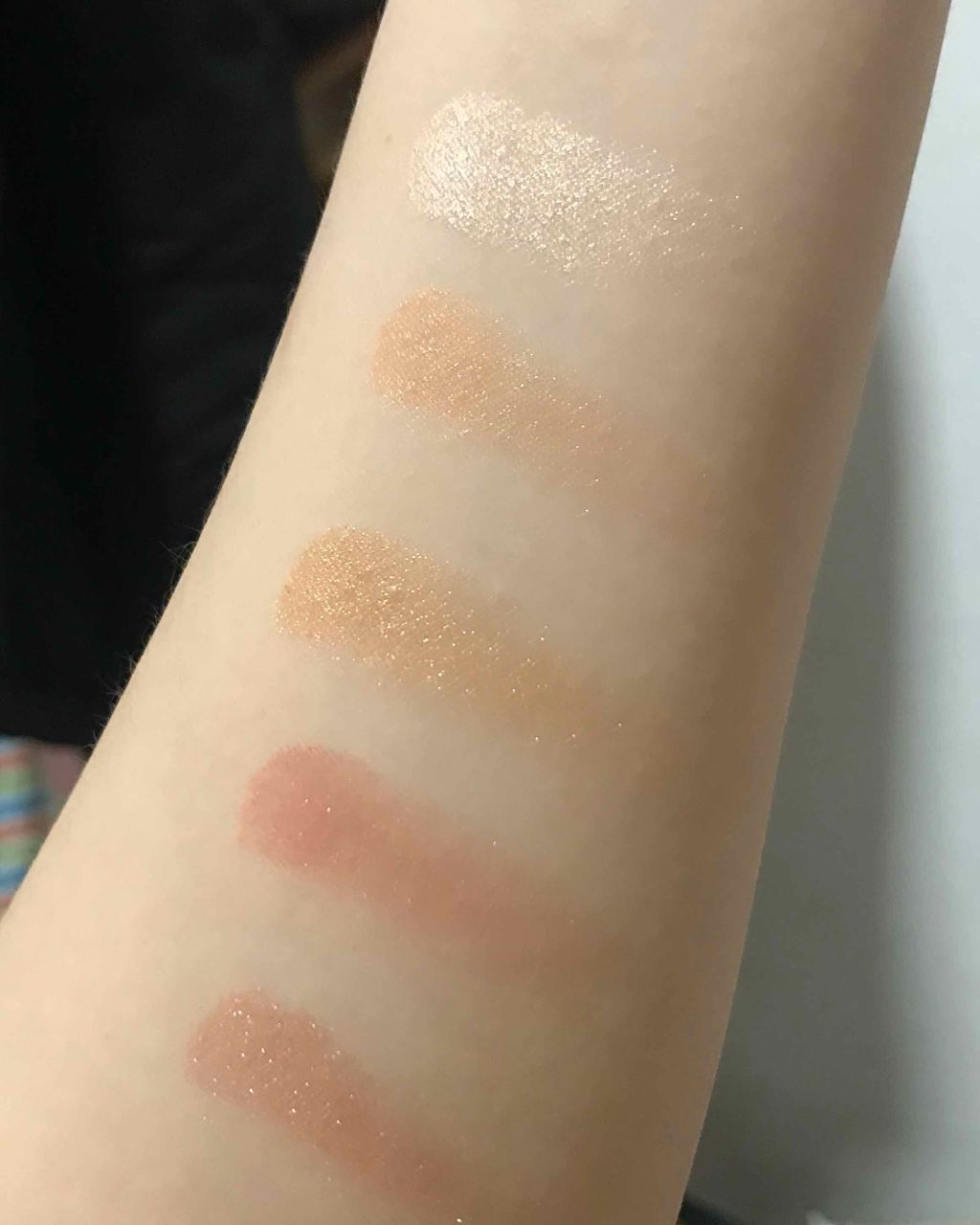 BECCA BECCAのクチコミ「BECCA⭐️

初めて買いました〜🥰
ハイライトで有名？で買おうかな〜と悩み続けていたブラン.....」（2枚目）