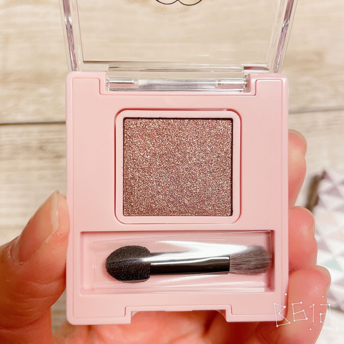 フーミー シングルラメシャドウ/WHOMEE/単色アイシャドウを使ったクチコミ（2枚目）