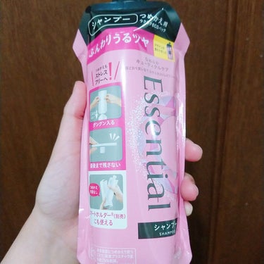 エッセンシャル ふんわりうるツヤ シャンプー 詰め替え用
(340ml)の使い切りレビュー紹介です‼️✨✨

(メリット)
・黄色同様、匂いは同じ👍
・ふんわり感は若干ついた気がする👍

(デメリット)
・とにかく髪のダメージ&ごわつきが酷くて、私には合わなかった  😭😭⤵️⤵️👎
・乾燥肌、敏感肌には不向き⤵️⤵️👎
・匂いは黄色のほうが控えめで好き💓ピンクは濃いめ💦💦👎

勿体ないので最後まで使ったけど、また黄色に戻します‼️✨✨
の画像 その0