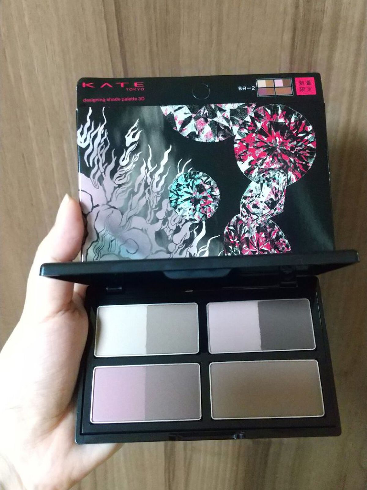 KATE 魂コレクション デザイニングシェードパレット３D/KATE/シェーディングを使ったクチコミ（1枚目）