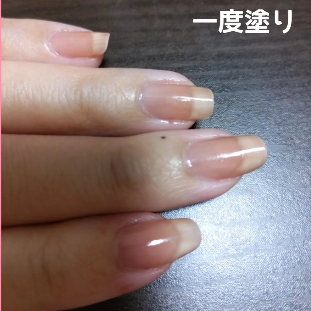 アンドバイロムアンド　グラッシードロップネイル VI01 ミルクベリー/&nd by rom&nd/マニキュアを使ったクチコミ（2枚目）