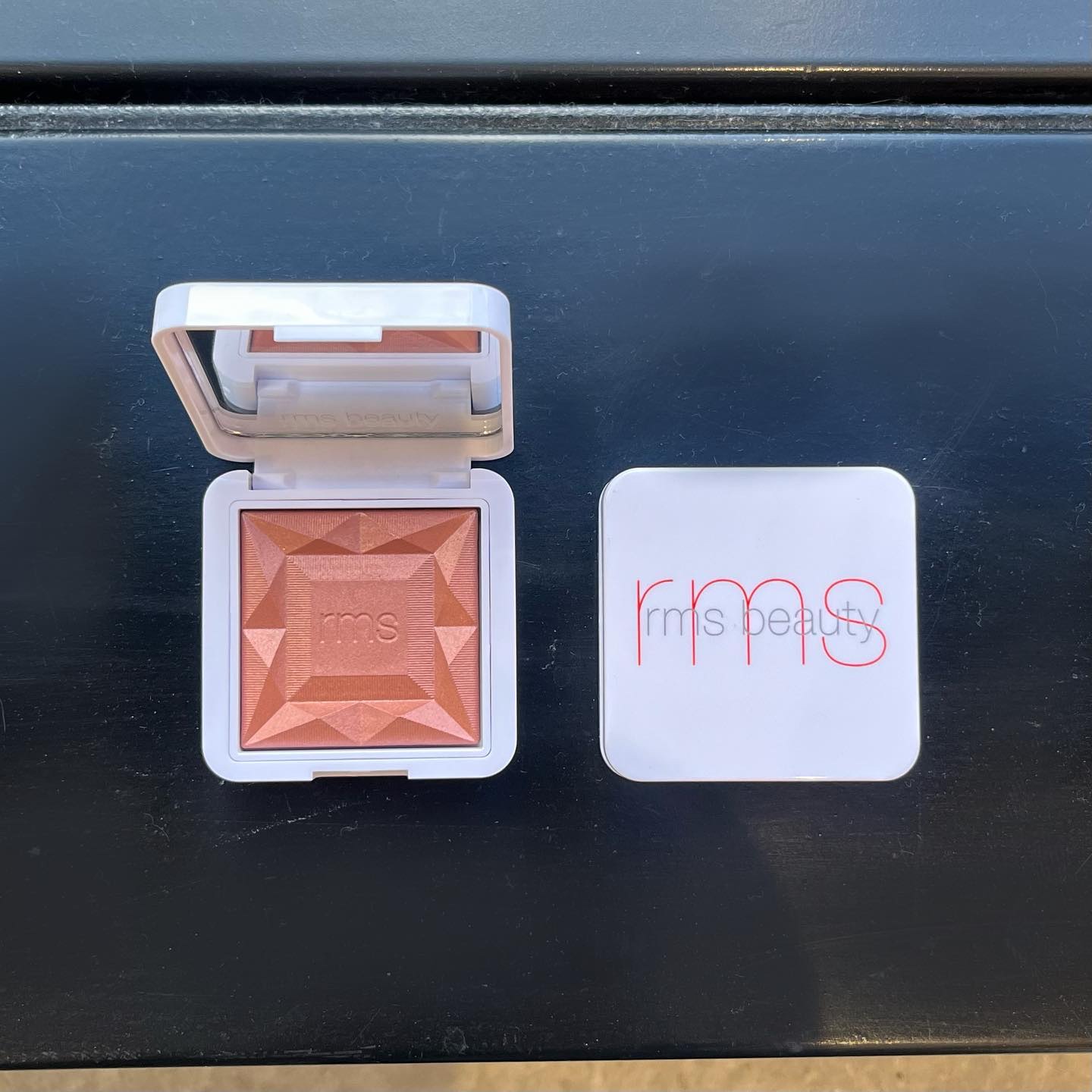 ハイドラパウダーブラッシュ メイデンズブラッシュ/rms beauty/パウダーチークを使ったクチコミ（2枚目）