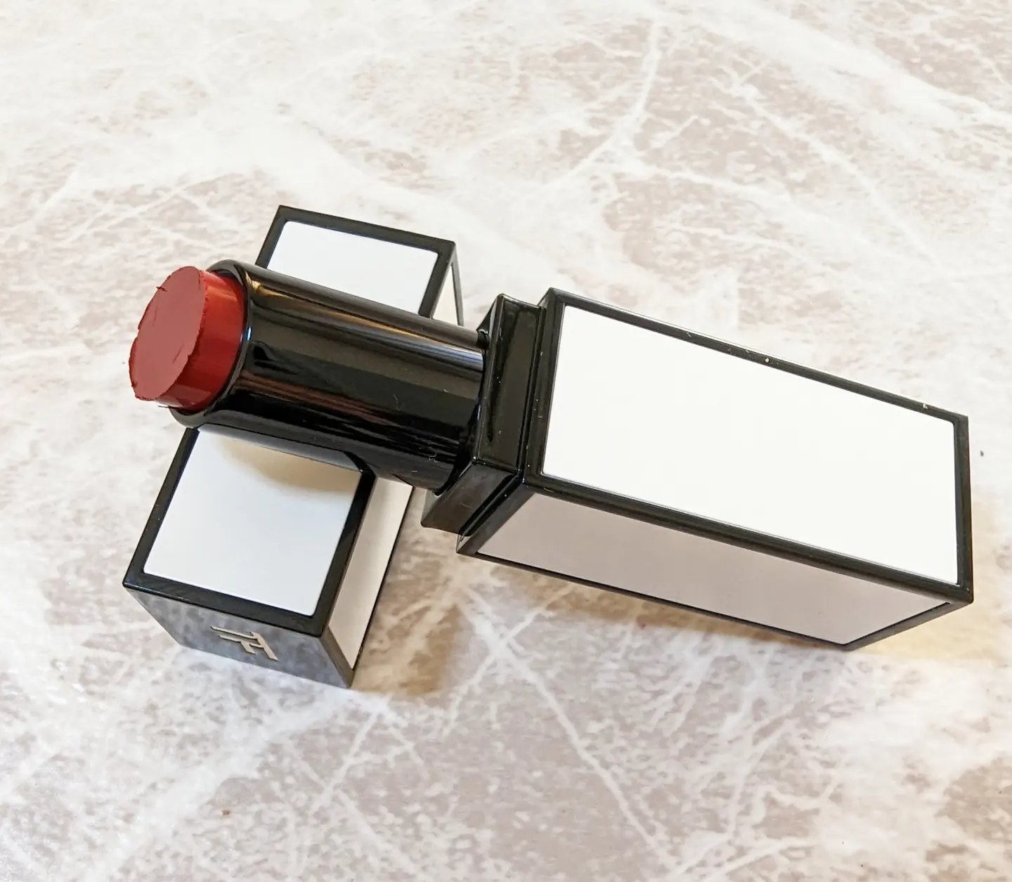 リップ カラー サテン マット 02R ユーフォリック ローズ/TOM FORD BEAUTY/口紅を使ったクチコミ（2枚目）