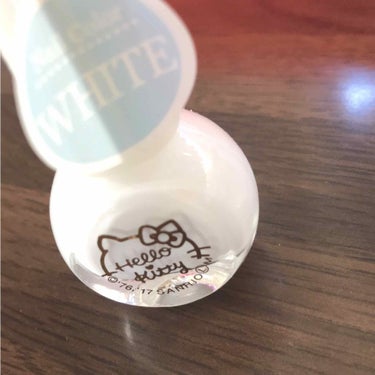 【ダイソー/Hello Beauty Selection　ネイルカラー】

キティーちゃんのWHITEを買ってみました♪
すごく話題になってて、今年の冬ネイルはこれにしてみました！


⭕
見た目が可愛