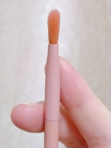 UR GLAM　EYESHADOW BRUSH A/U R GLAM/メイクブラシを使ったクチコミ（5枚目）