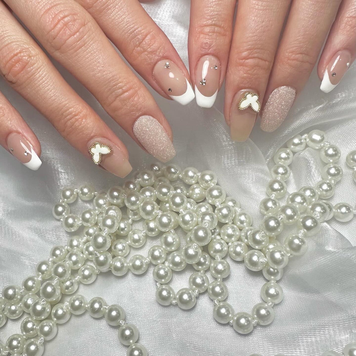 kanna on LIPS 「・・・𝐹𝑟𝑒𝑛𝑐ℎ×𝑠𝑢𝑔𝑎𝑟🤍🕊✨ホワイトできれいにまとめ..」(3枚目)