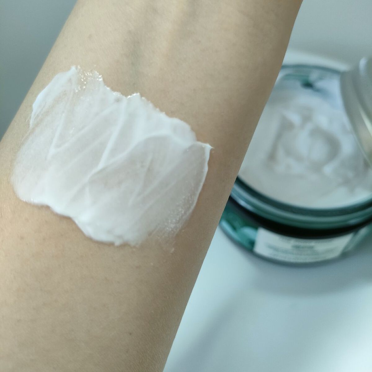 ウェルネス ボディジェルクリーム ユーカリ& ローズマリー/THE BODY SHOP/ボディクリームを使ったクチコミ（3枚目）