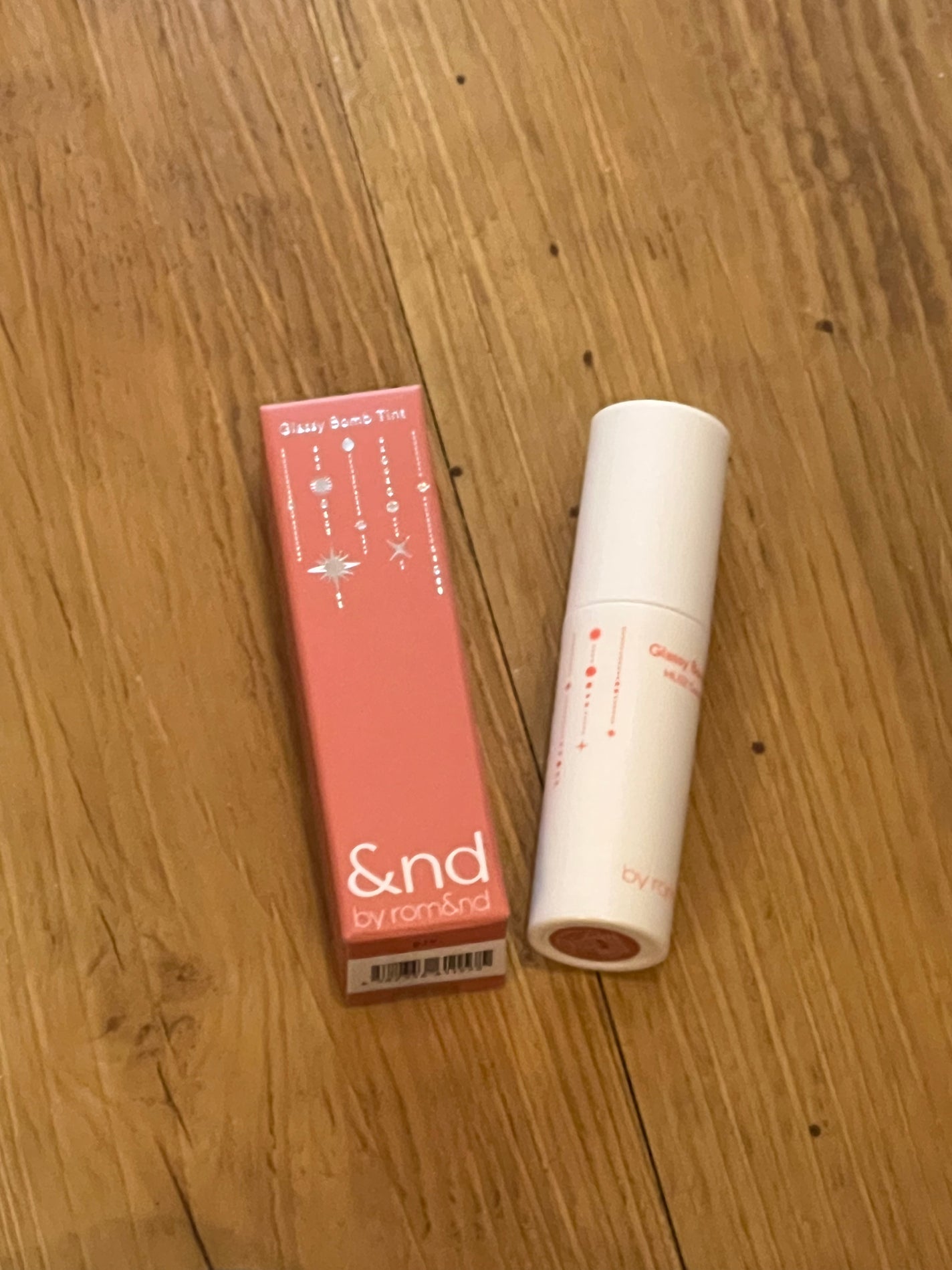 アンドバイロムアンド グラッシーボムティント/&nd by rom&nd/リップティントを使ったクチコミ(2枚目)