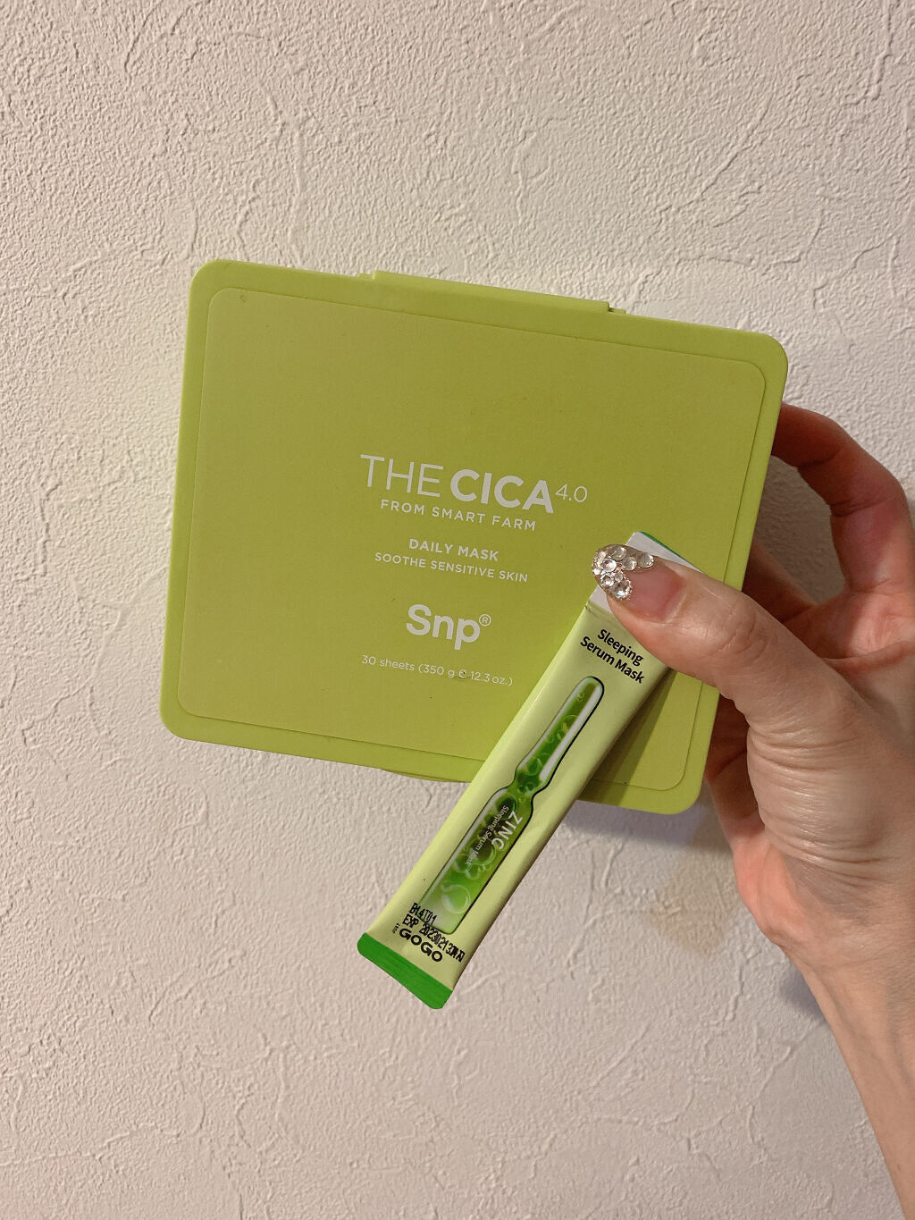 ▪️Snp  シカデイリーパック💚
最近この大容量タイプのパックがお気に入り。
手軽にサッと使えて楽なので、毎日パックに愛用しています。
シカタイプのさっぱりパックです☺️
シートが薄めで柔らかくて使いやすいです😊
肌にピッタリ密着して