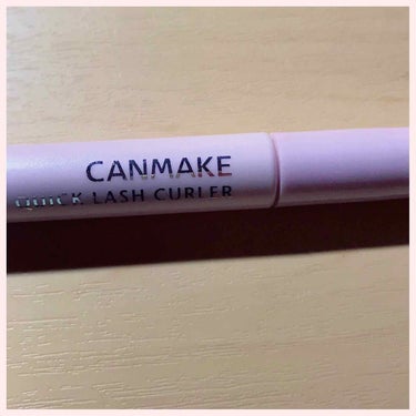 🌸CANMAKE クイックラッシュカーラー🌸
CANMAKEの透明マスカラです。
ビューラーでまつ毛をあげてからこれを塗るとずっとまつ毛があがったままキープされるので、キープ力は抜群です💯💯
くしのよう