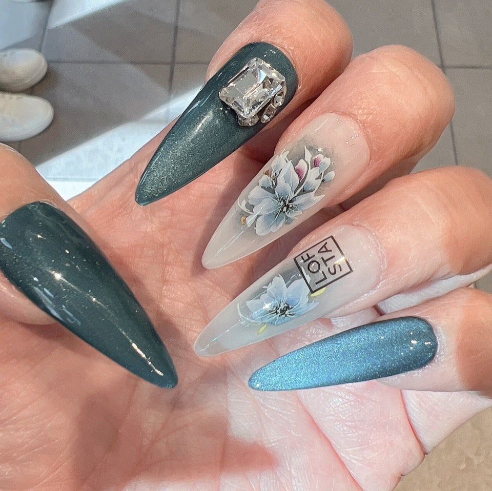 ひろ♡ フォロバ on LIPS 「今回のネイル!最近はマグネットにハマってて可愛くてたまらない🥰..」(2枚目)