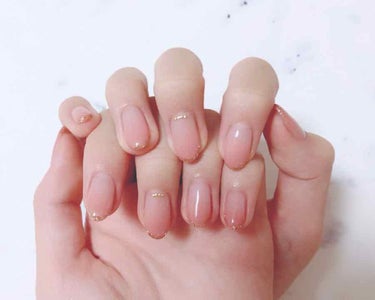 ꫛꫀꪝ✧‧˚nail
夏休み入ったのでネイルしました！ジェルです！
いつも派手だったのでシンプルな上品？な感じのネイルにしました！
ベージュピンクのグラデーションで爪先にゴールドのラインをひきました..